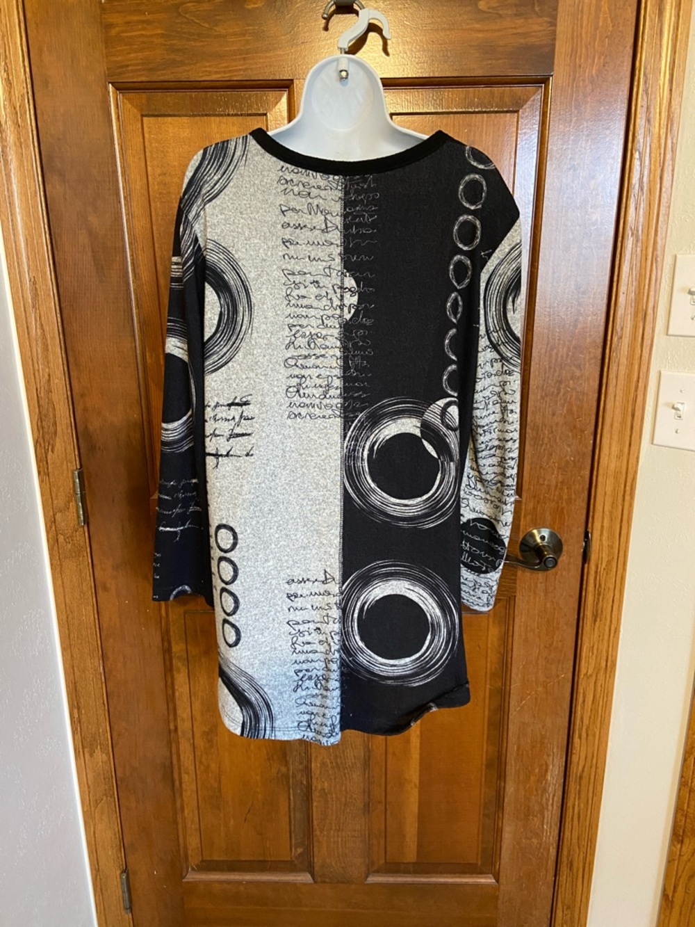 Jess & Jane tunic abstract design relaxed fit script motif Size Large - Picture 5 of 9